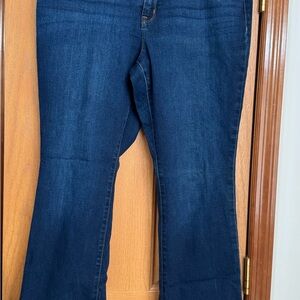 Woman’s Old Navy Dark Blue Kicker Bootcut Mid-rise Flare Jeans size 16